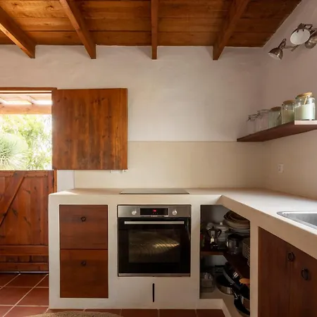 Rustic With Pool In Center * Lajares