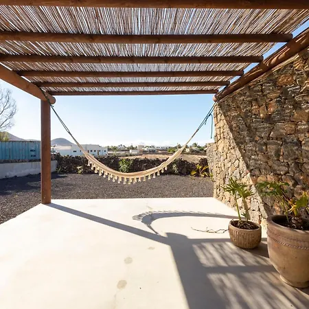 Hébergement de vacances Rustic With Pool In Center *