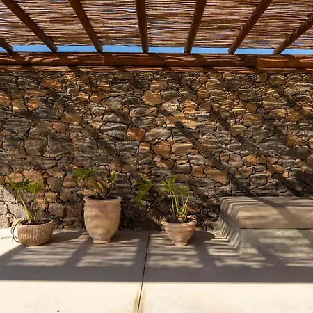 Rustic With Pool In Center Lajares