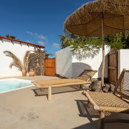 Rustic With Pool In Center Hébergement de vacances *