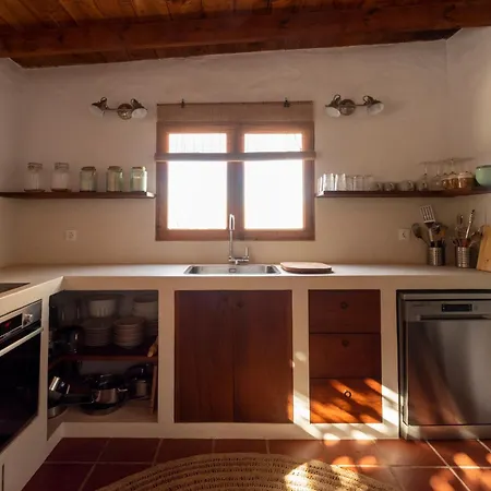 Rustic With Pool In Center Hébergement de vacances