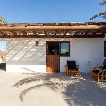 Сasa de vacaciones Rustic With Pool In Center Lajares