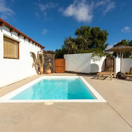 Rustic With Pool In Center Hébergement de vacances