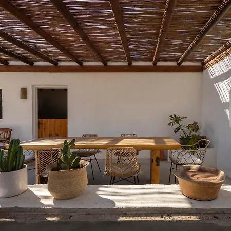 Rustic With Pool In Center Lajares