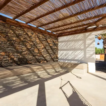 Rustic With Pool In Center *