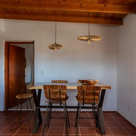 Rustic With Pool In Center Hébergement de vacances