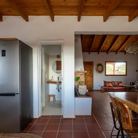 Hébergement de vacances Rustic With Pool In Center *