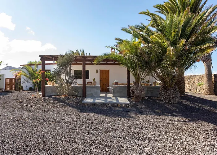 Rustic With Pool In Center * لاجاريس