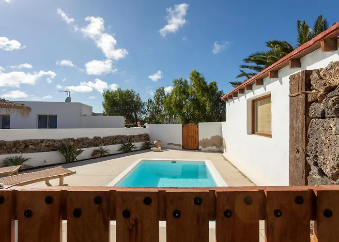 Rustic With Pool In Center *