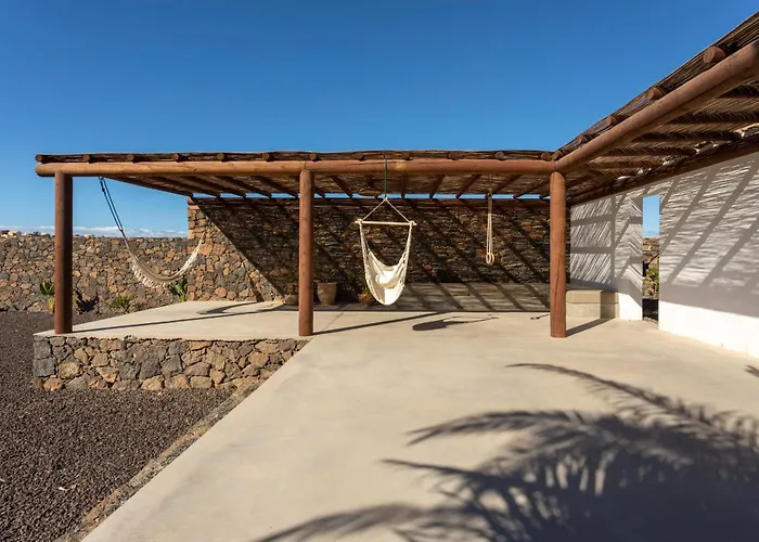 Rustic With Pool In Center بيت للعطل