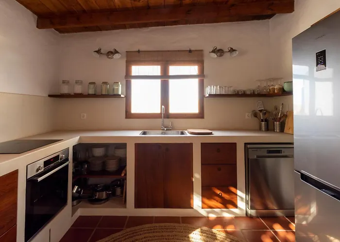 Rustic With Pool In Center بيت للعطل