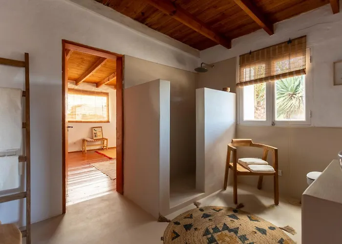 Rustic With Pool In Center بيت للعطل *