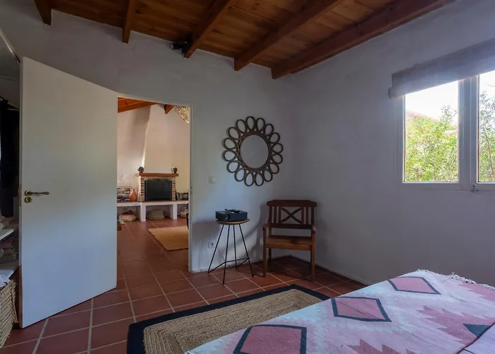 Rustic With Pool In Center *