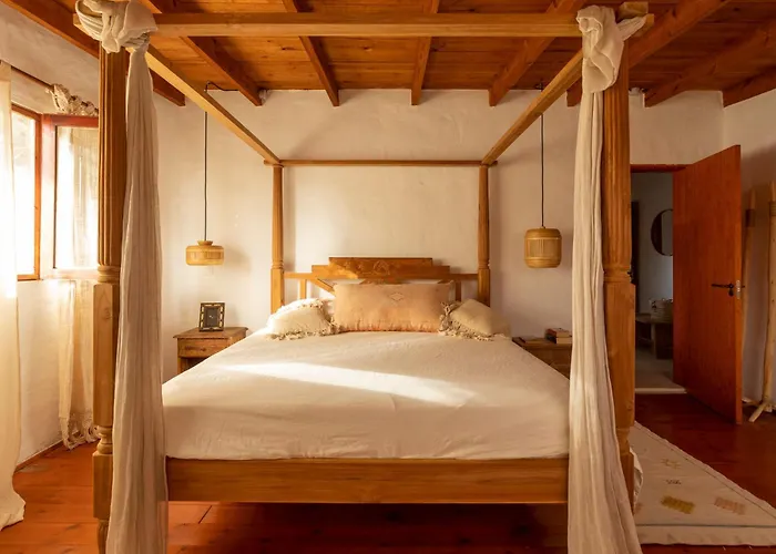 Rustic With Pool In Center لاجاريس