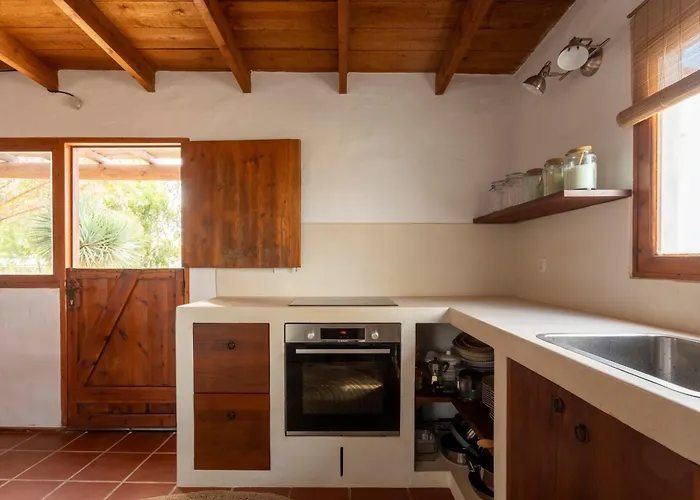 Rustic With Pool In Center * Lajares