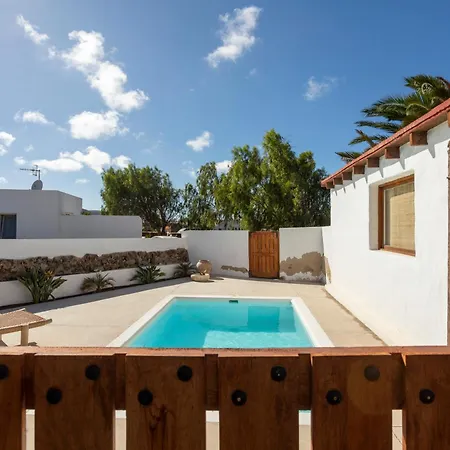 Rustic With Pool In Center *