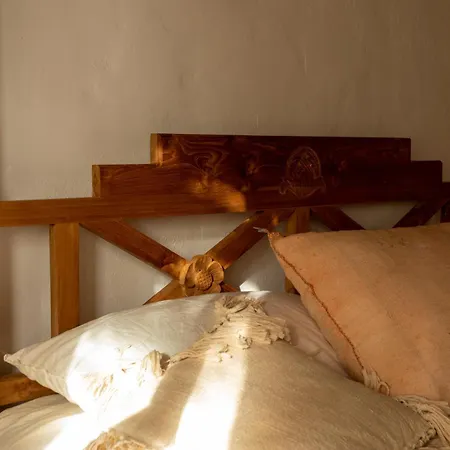 Rustic With Pool In Center 라하레스