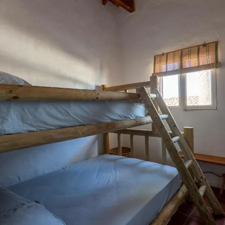 Rustic With Pool In Center * 라하레스