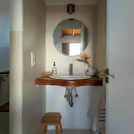 Rustic With Pool In Center * 라하레스