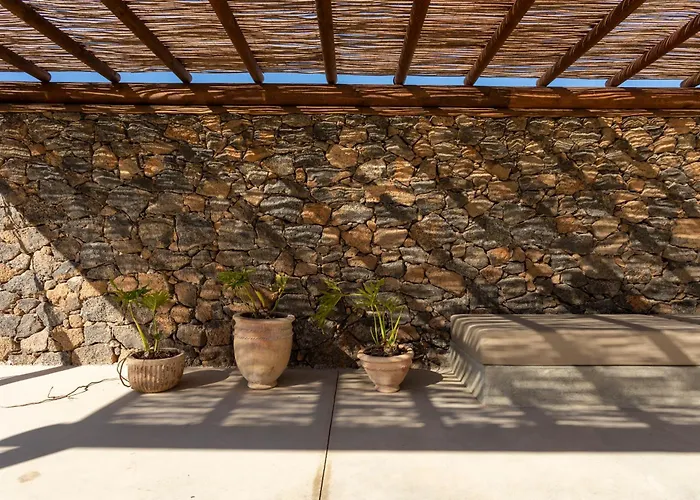 Rustic With Pool In Center Lajares