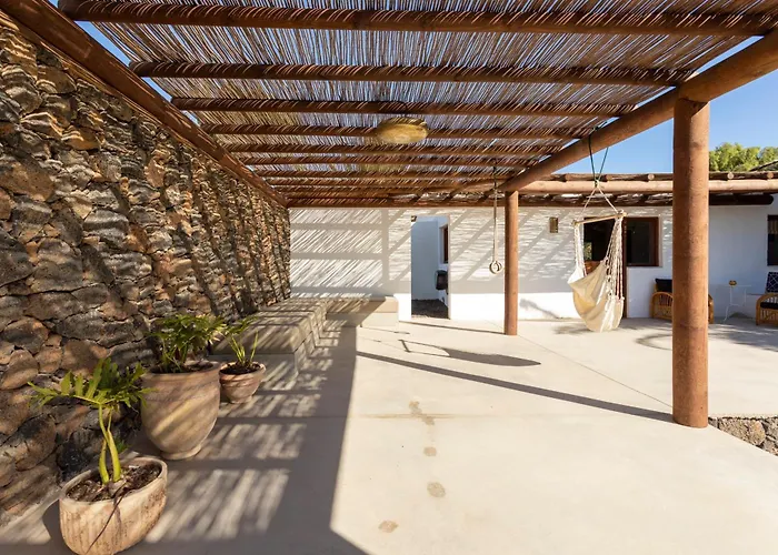 Vakantiehuis Rustic With Pool In Center Lajares